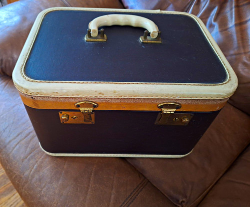 Hardcase locking train case - locking,