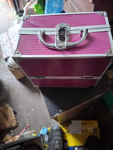 Pink aluminium make up carry - make,
